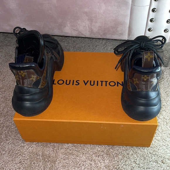 LOUIS VUITTON Calfskin Patent Monogram LV Archlight Sneakers 38 Black. - Picture 3 of 7